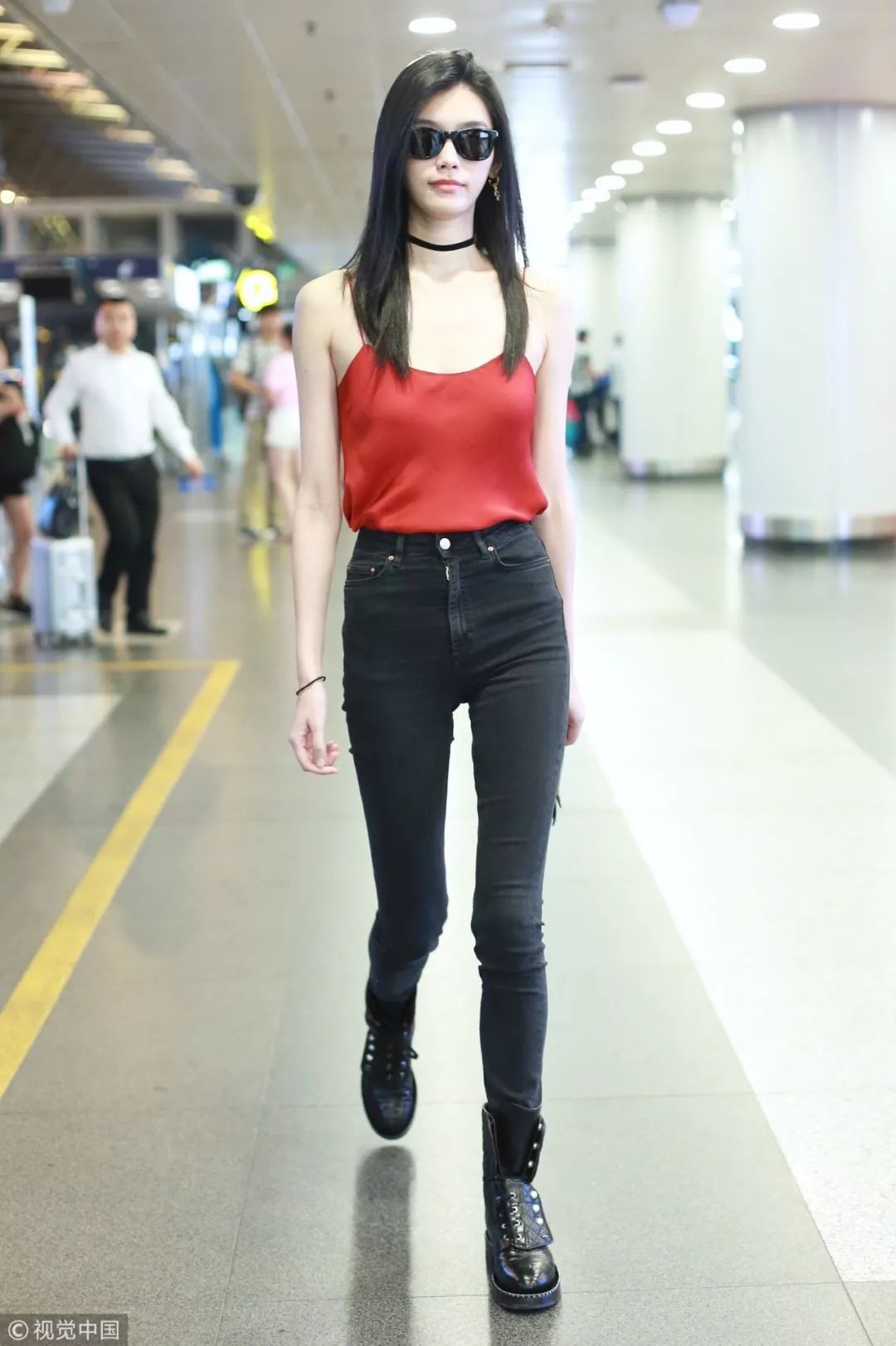 beat365官网_多家民营快递参与地震救援:应急物流机制受考(图1) beat·365