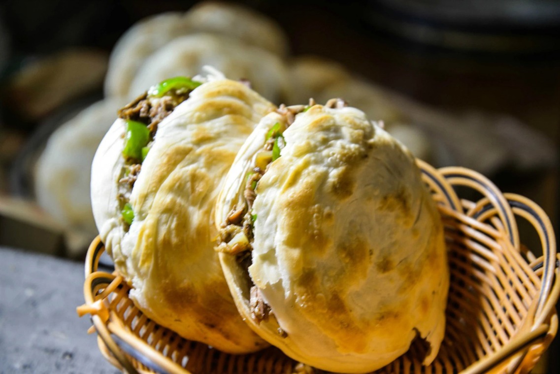 ‘beat365官网’双十一包裹“攻陷”高校快递员忙到凌晨三四点(图3) beat·365