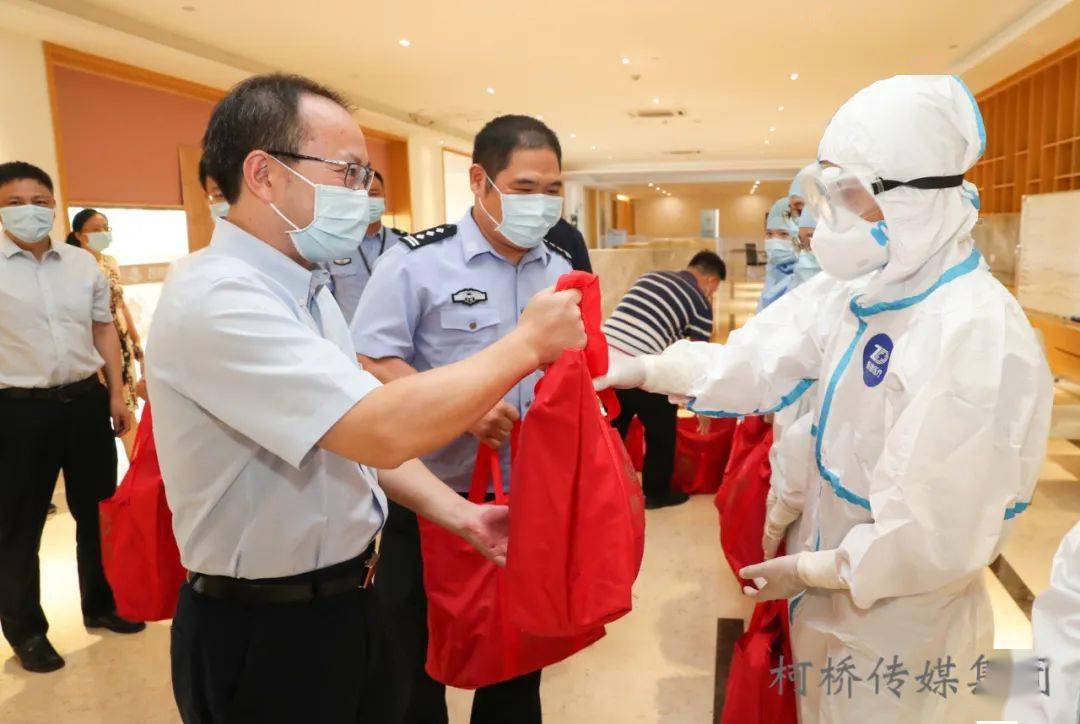 beat·365-
赵如浪调研防疫“守小门”事情 探望慰问一线事情人员(图4) beat·365-
赵如浪调研防疫“守小门”事情 探望慰问一线事情人员(图4)