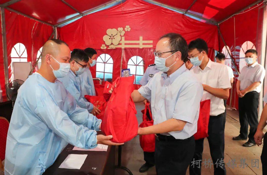 beat·365-
赵如浪调研防疫“守小门”事情 探望慰问一线事情人员(图7) beat·365-
赵如浪调研防疫“守小门”事情 探望慰问一线事情人员(图7)