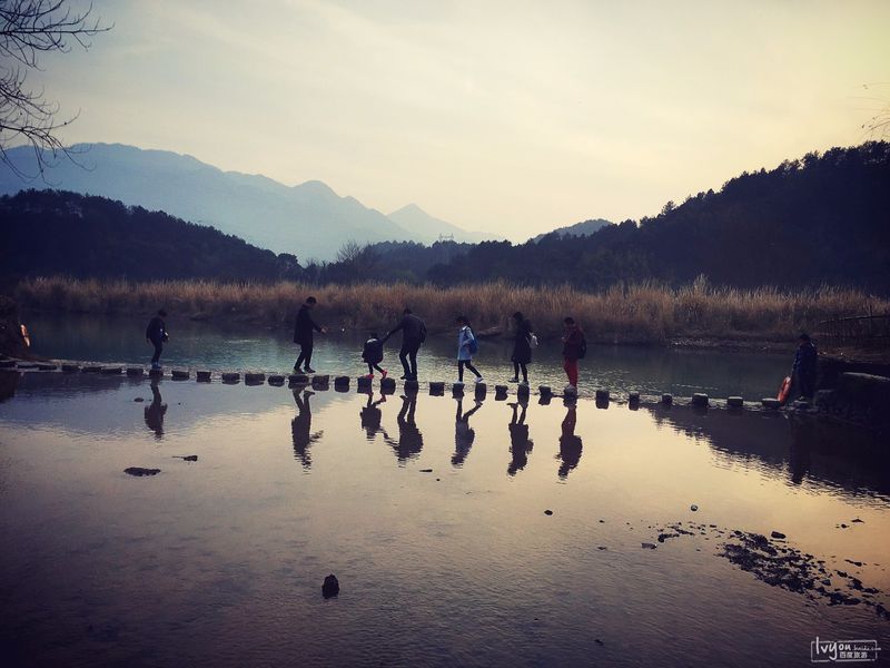 “beat365亚洲体育官方网站”
一张纸 一支笔 就能画出最美的风物简笔画(图1) beat365亚洲体育官方网站